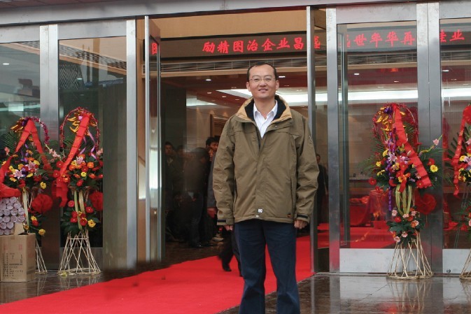 【人(rén)物(wù)志(zhì)】不(bù)待揚鞭自(zì)奮蹄──記公司船(chuán)舶業(yè)務負責人(rén)陳五洲副總