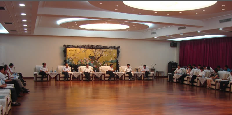 承上(shàng)啓下(xià)，繼往開(kāi)來(lái)--大(dà)學生(shēng)員(yuán)工(gōng)座談會(huì)紀實