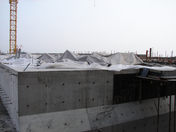 江蘇南(nán)通(tōng)電(diàn)廠(chǎng)循環水(shuǐ)取水(shuǐ)工(gōng)程沉井+8.20m層接高(gāo)及頂闆混凝土(tǔ)澆築完成