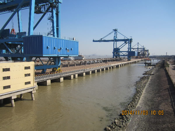 張家(jiā)港奔輝碼頭改造工(gōng)程順利通(tōng)過交工(gōng)驗收